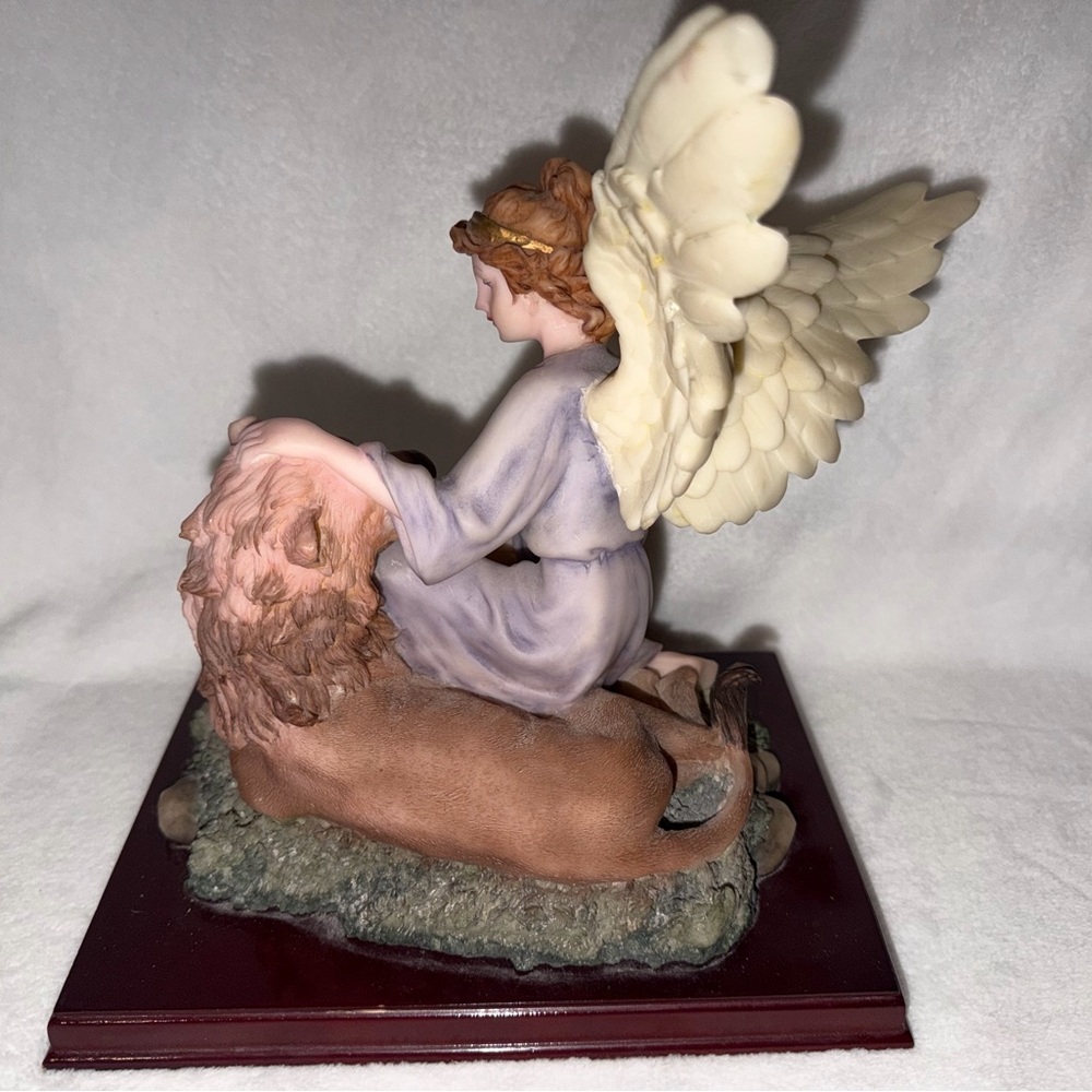 Leonardo Collection Angel Lion and Lamb Figurine 1997 ACK Trading Los Angeles - Picture 2 of 3